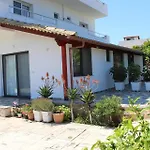 Seli\'S Vila Ksamil